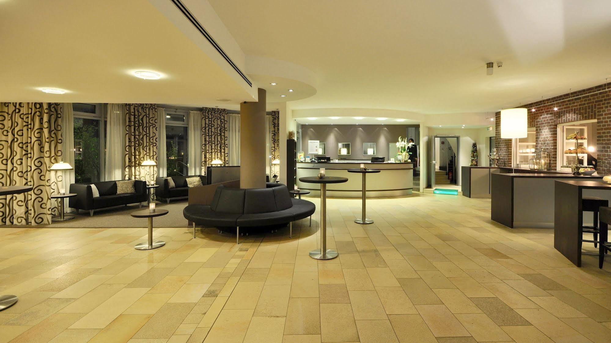 Wellings Romantik Hotel Zur Linde Moers Exterior foto